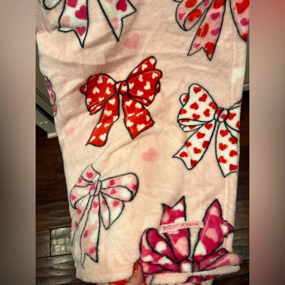 Betsey Johnson Valentine’s Day Bow Throw Blanket